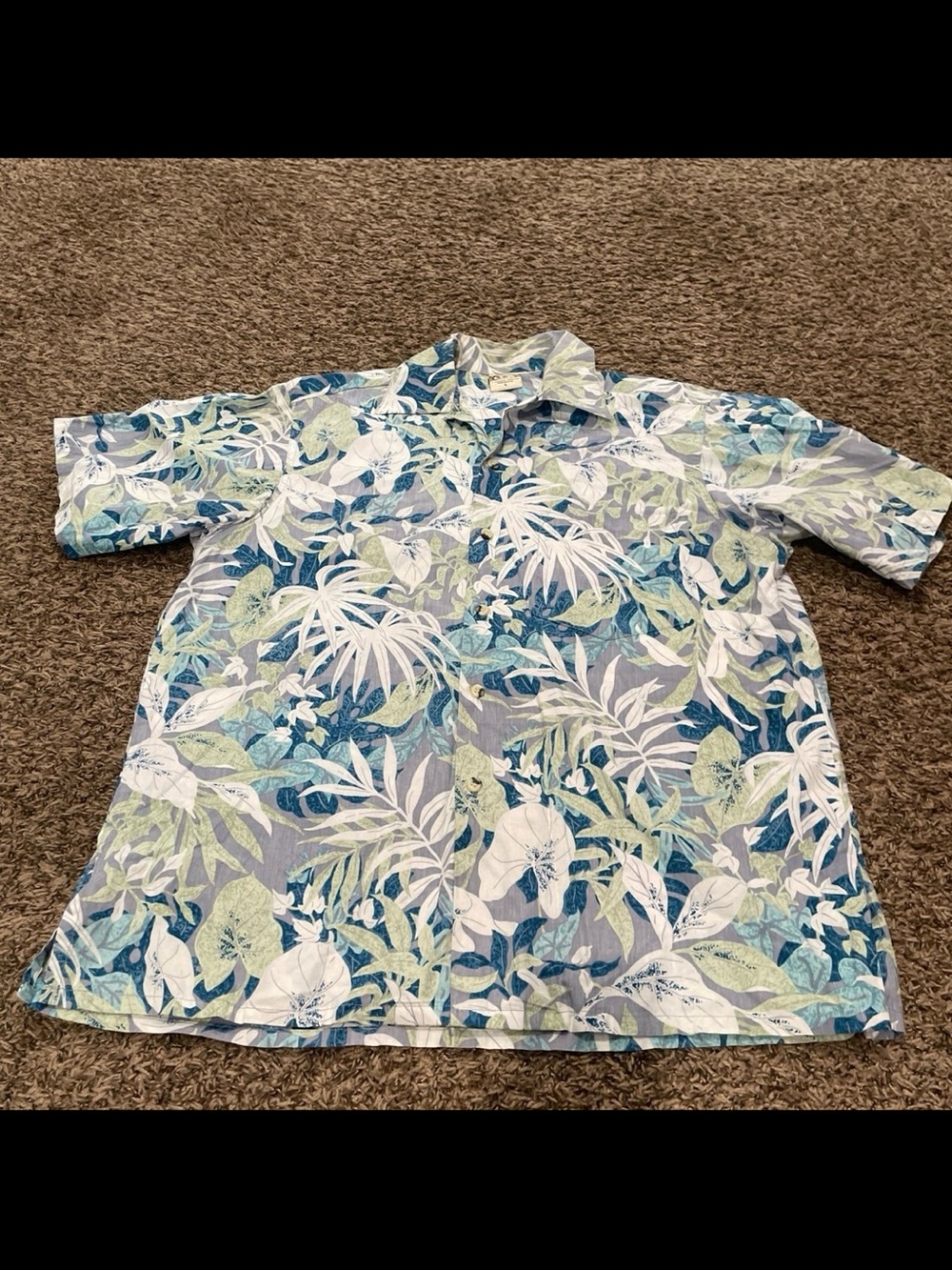 Go barefoot Hawaiian three button shirt men’s large